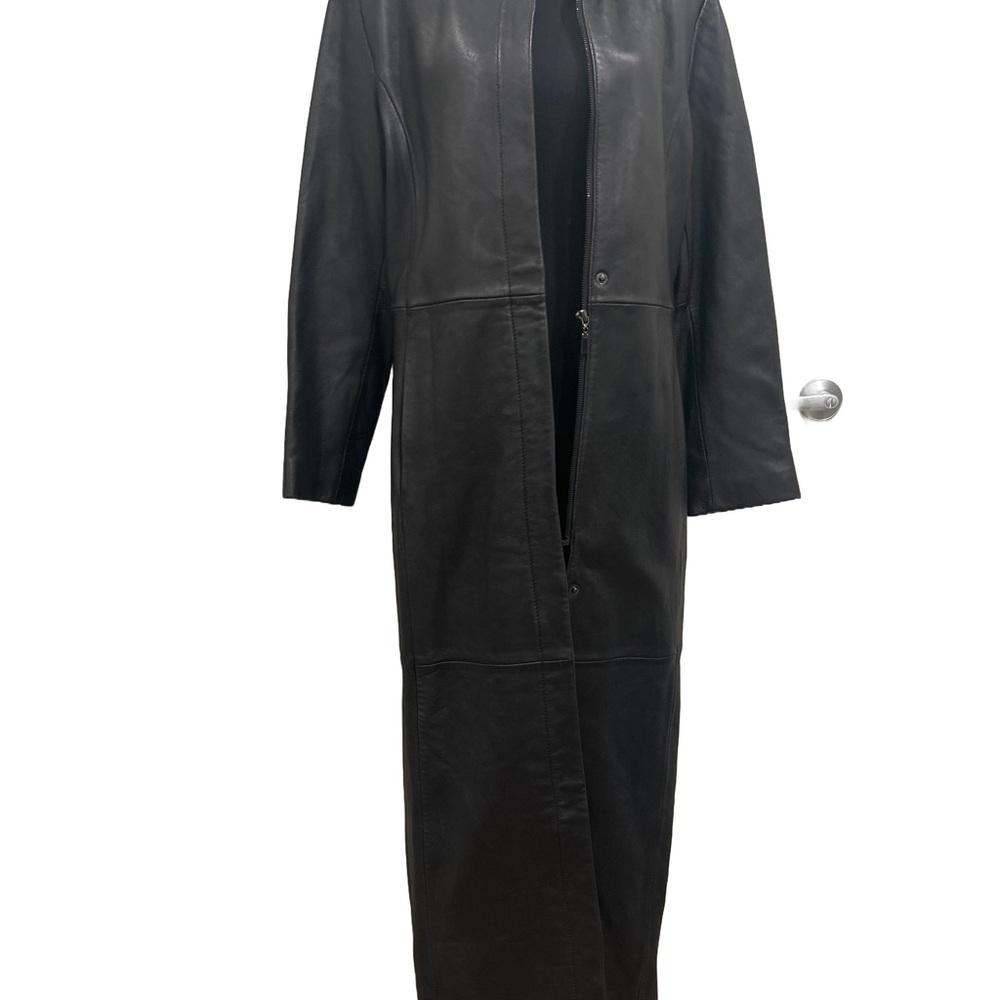 Black leather. Trench Coat with Full Length Design and Narrow Lapel Collar